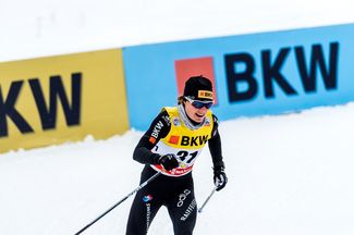 BKW Sponsoring Langlauf Sportlerin im Vordergrund